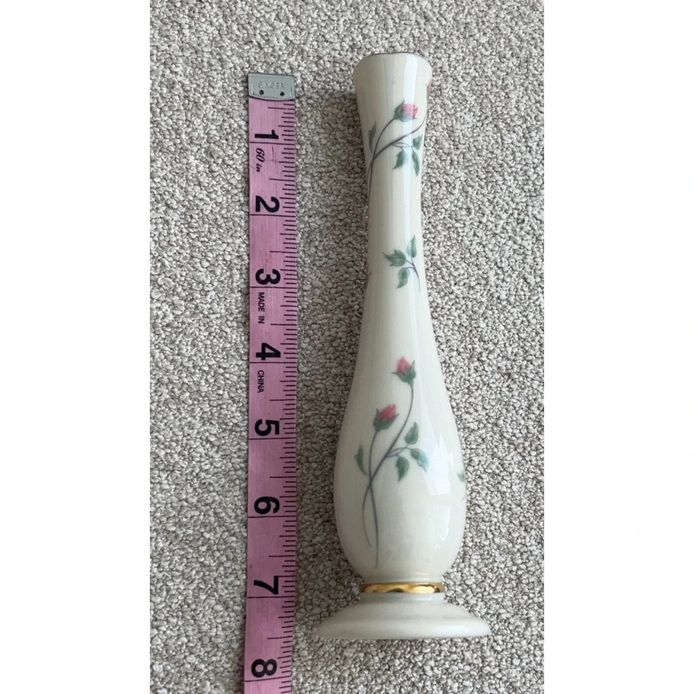 Lenox Rose Manor Bud Vase Ivory Colored Porcelain 24K‎ gold trim 7